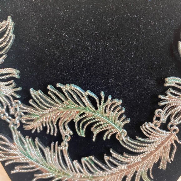 Leaves on Me Necklace - Picture 2 of 3